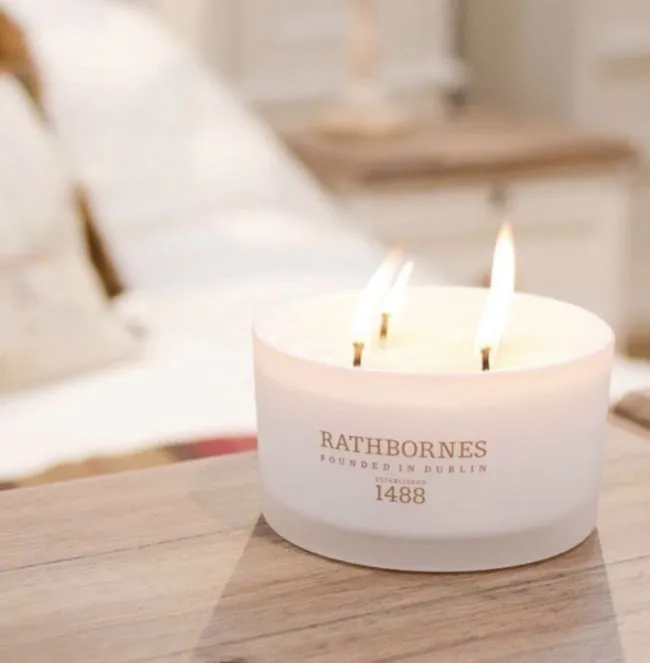 Rathbones White Pepper, Honeysuckle Vertivert Candle